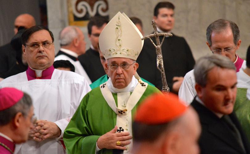 Des Prêtres allemands condamnent l'enseignement du Pape François sur le Mariage ! Sans-126