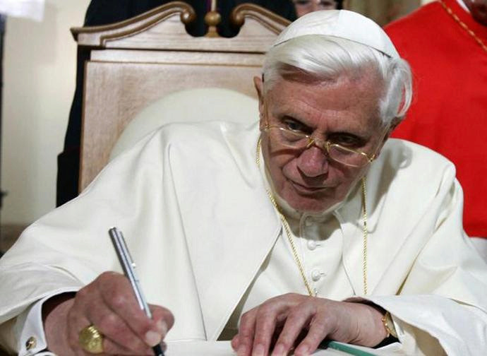 "QUERIDA AMAZONIA = CHÈRE AMAZONIE" : Benoît XVI appelle François à ne pas ordonner d'hommes mariés - Page 2 Sans-259