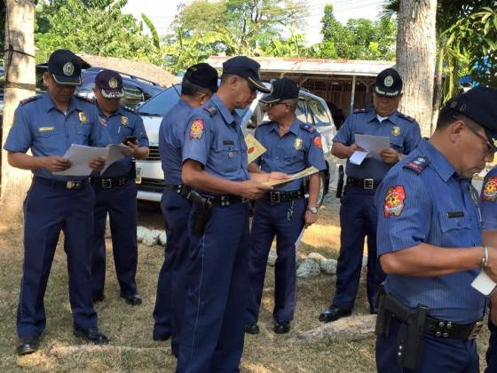 Sceau du Dieu Vivant : Des policiers et des prisonniers des Philippines reçoivent le célèbre Sceau ! Sans-278
