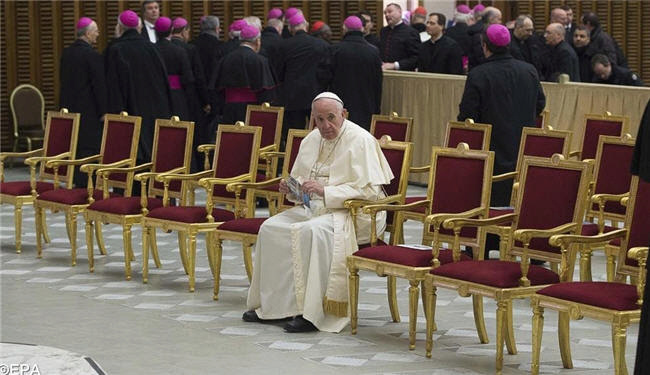 Le Pape François stoppé - Il est plus seul que jamais ! Sans-311