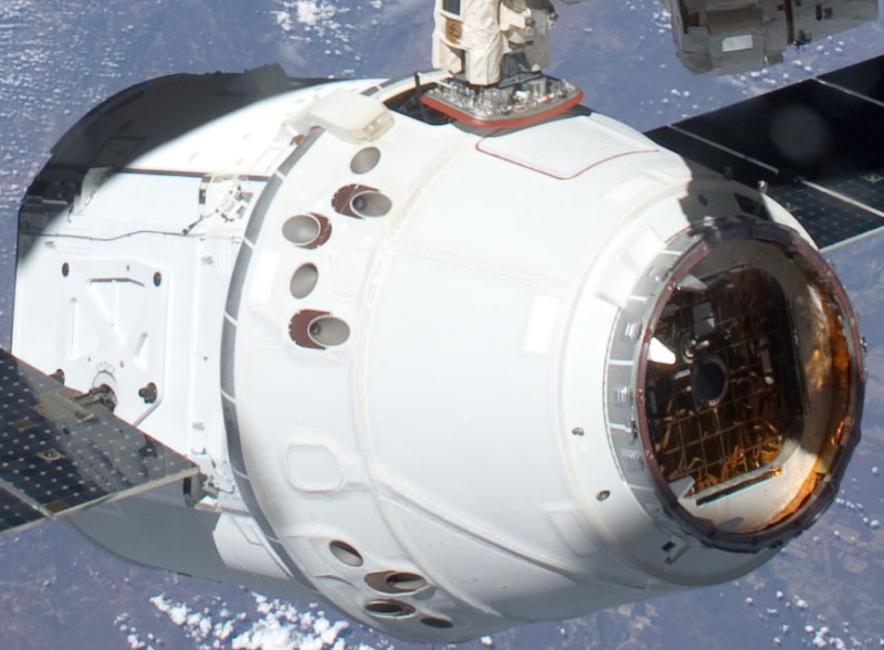 Lancement de la capsule commerciale Dragon par Falcon 9 Dragon10