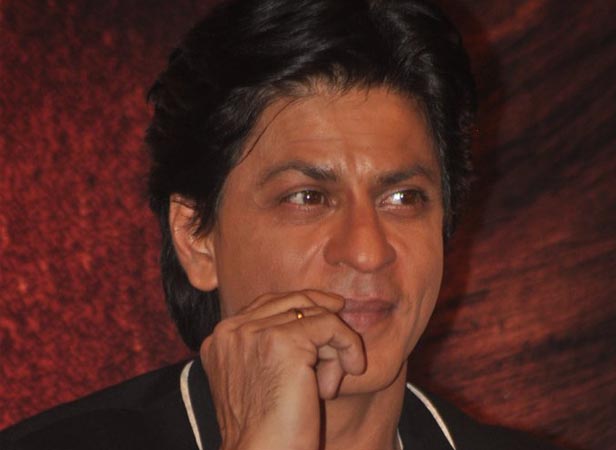 Shah Rukh Khan se sent seul au sommet Jthj1_10