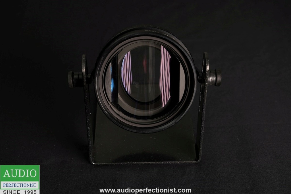 Schneider Cine-Digitar Anamorphic 1.33x XL Lens with Stand (used) Dsc00115