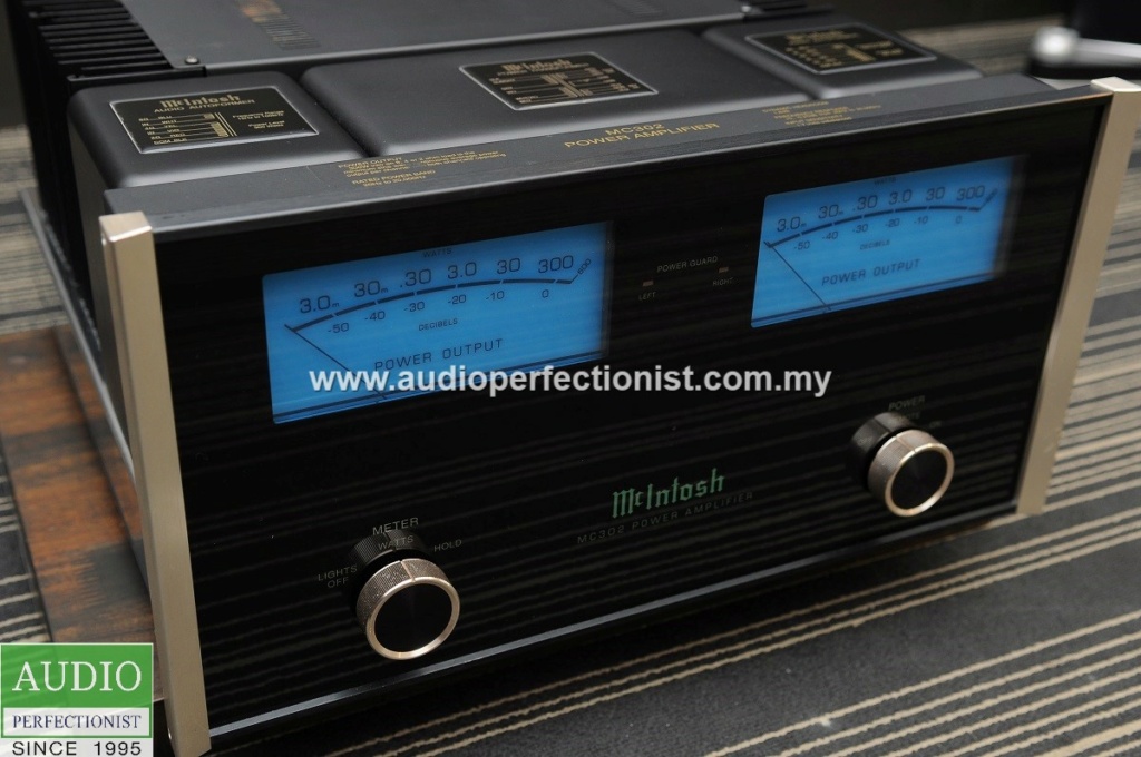 McIntosh MC302 Power Amplifier (used) Dsc_0016