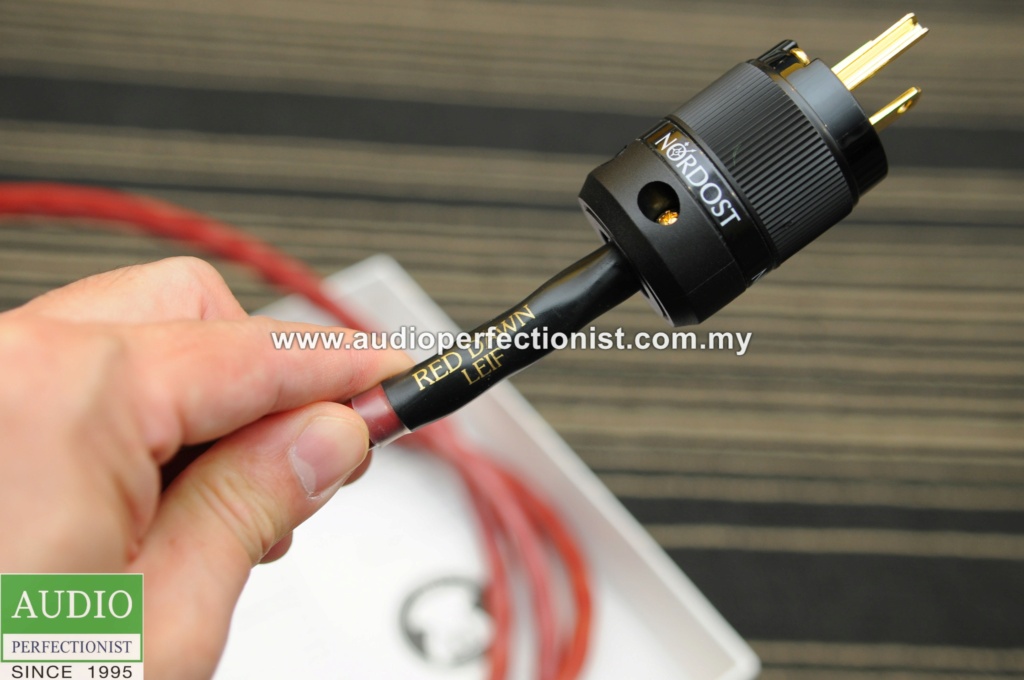 Nordost Red Dawn 15amp power cord (used) Dsc_0145