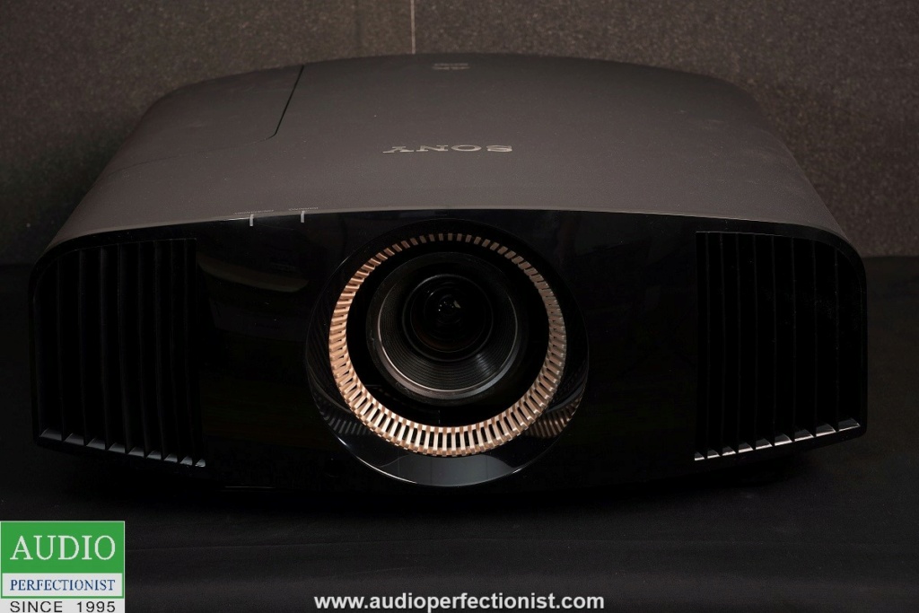 Sony VPL-VW550ES 4K SXRD Home Cinema Projector (used) Vw550e10