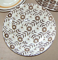 white - no name brown and white abstract flowers like suzette ~ is Peteen d322 Peteen Oyster d324 Uk_bro10