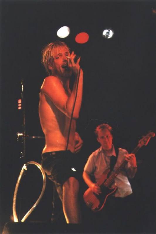 TAYLOR HAWKINS ( groupe Foo Fighters) - Page 3 Shorte10