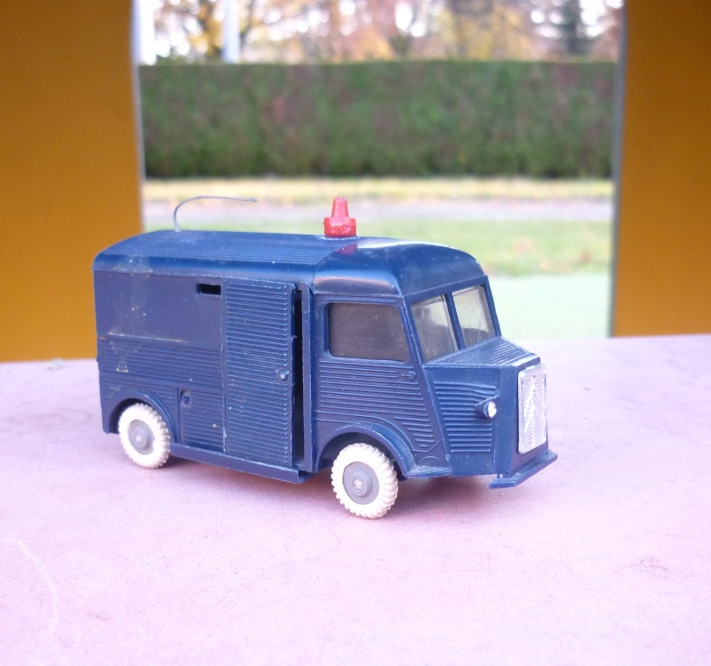 CITROEN TUBE H chez CLE, au 1/48 P1040639