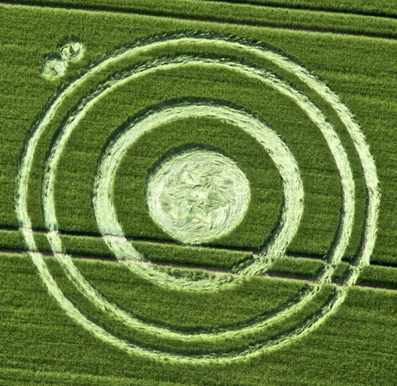 Круги на поле телеграмм. Уилтшир,,круги на полях. Круги на полях 2012. Знаки на полях Англии.