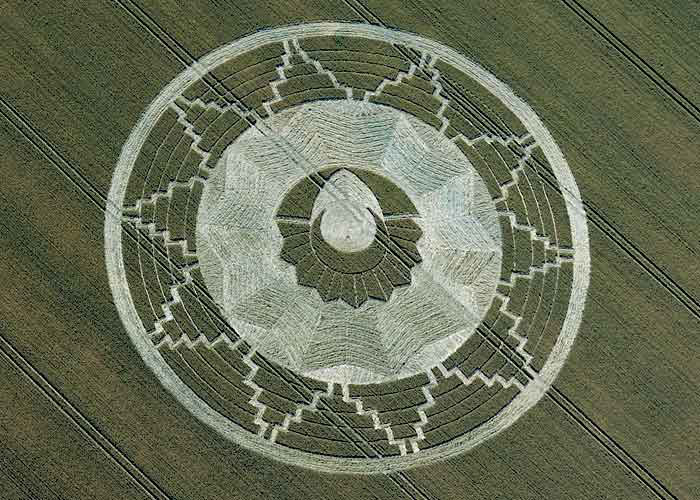 crop circle - Le dernier crop circle est beau Eastke10