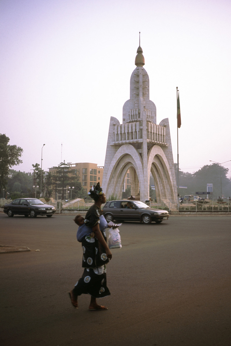 [MALI] - Les monuments sur les ronds-points de Bamako - Page 2 B2-76910