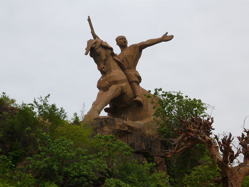 [MALI] - Les monuments sur les ronds-points de Bamako O2-sam10