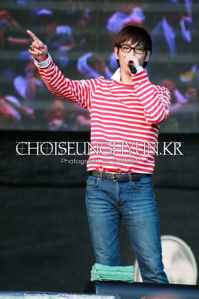 [8.08.2011][pics]Thêm ảnh của T.O.P tại SuperTraxx 2011 60213912