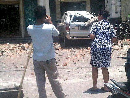 M6.1 sismo golpea Bali con lesiones debido al pánico y daños moderados temblores Indone11