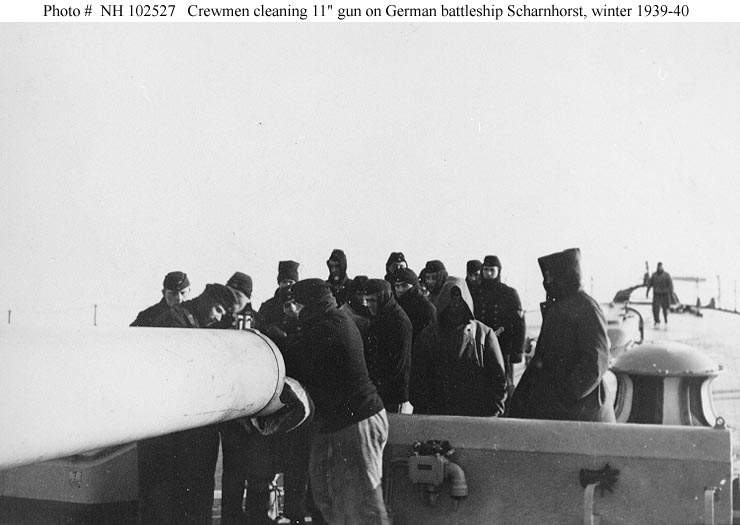 1:72 Scale German WW2 Heavy Battle Cruiser K.M.S. Scharnhorst 1943 I0252710