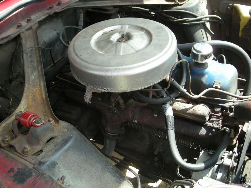 Détails : photo devant et cage moteur de Mustang 1967 1968 7t01t210