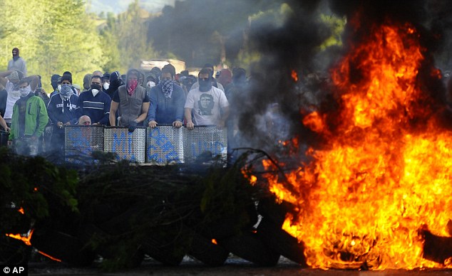 Spanish Miners on Strike  Striki10