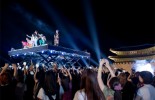 B2ST se calienta la plaza de Gwanghwamun con su actuación guerrillera "Beautiful Night" 20120711