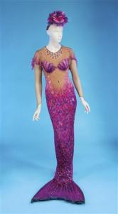 Bette Midler to auction iconic stage costumes. Hamta10