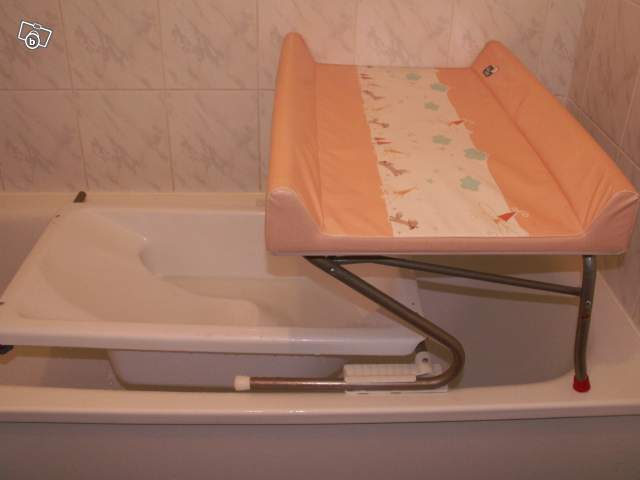 Table à langer avec baignoire adaptable sur baignoire  72476310