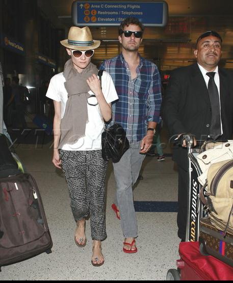 Joshua Jackson y Diane Kruger de vuelta en USA (Junio 2012) 2110