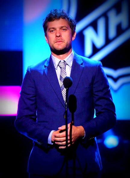 Joshua Jackson en los NHL Awards 2012  Tumblr44