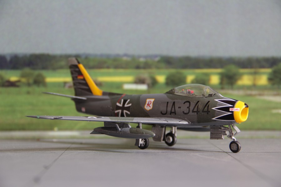 [HOBBY BOSS] 1/72 - NORTH AMERICAN / CANADAIR F-86F SABRE   (naf86) North_79