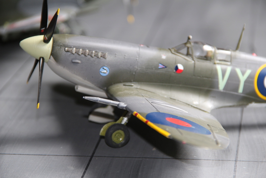 [Revell] 1/32 - SUPERMARINE SPITFIRE Mk IXc Superm85