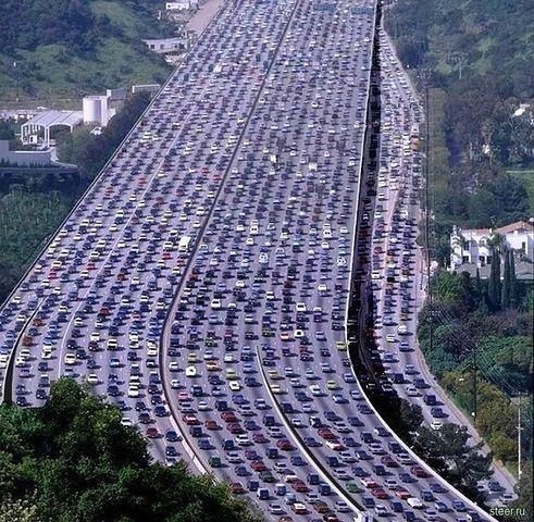 أطول ازدحام حركة المرور في العالم مسجل في الصين. طوله 260 كلم  39584711