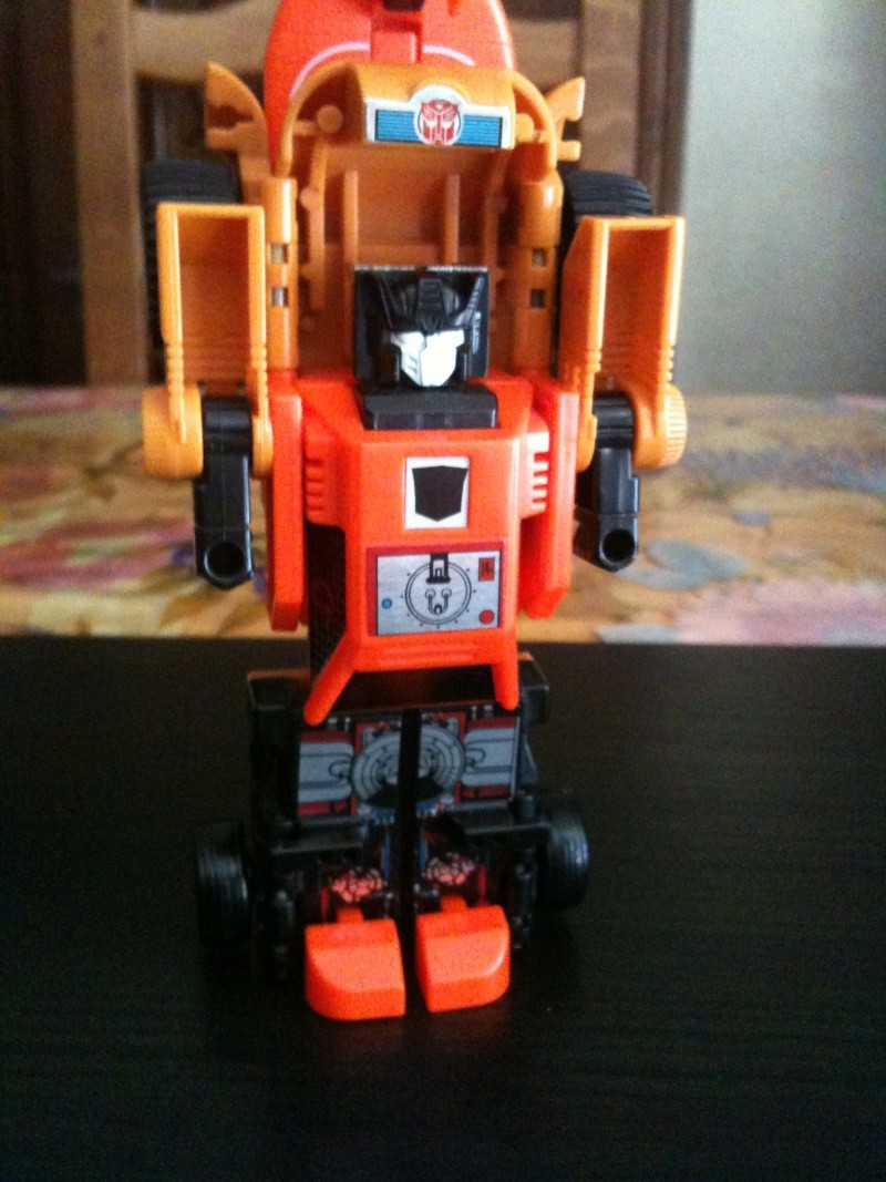 Questions Transformers ― Comment les avez-vous découvert? | Qu'est ce qui en a fait votre passion ou vous a poussé a les collectionner? | Quel(s) épisode(s) vous a marqué et pourquoi? | Quel fut votre 1er jouet TF? | Quel fut votre 1er TF préféré? - Page 5 Img_1157