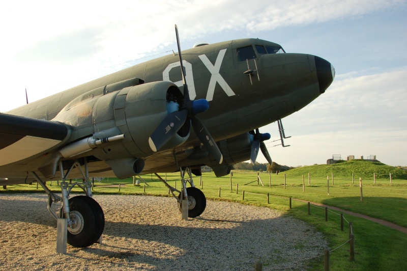 Pour les amoureux du C-47 : Musée de la batterie de Merville  Batter11