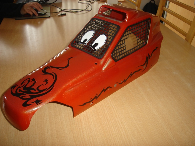 Ma carrosserie avec les stickers Dsc00634