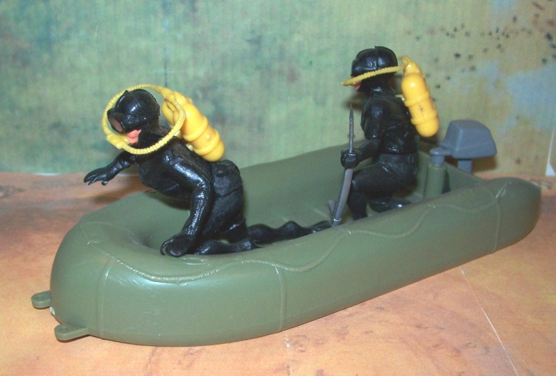 Frogmen Attack Craft / Underwater Submarine / Jungle Patrol Boat Frosch18