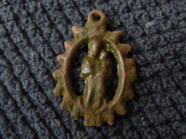 Petite médaille Vierge à l'enfant - Probablement XVIIème P1090819