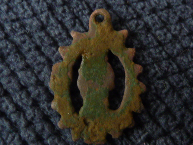 Petite médaille Vierge à l'enfant - Probablement XVIIème P1090820