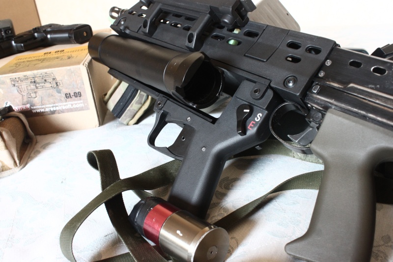 L85 HK Grenade Launcher 40mm ARES Ouvert11