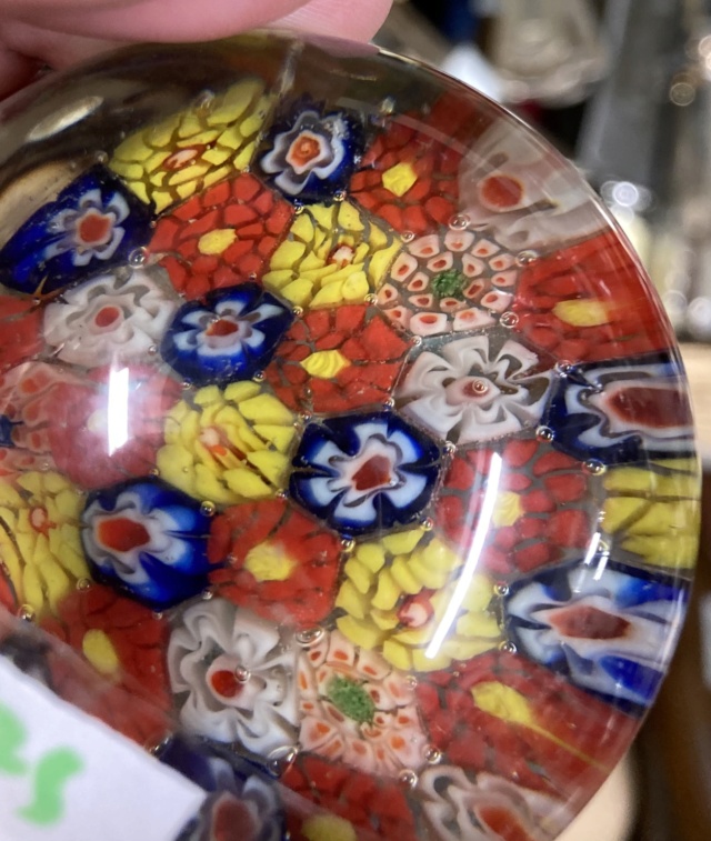 Vintage to recent 20thC Chinese glass paperweights  0abf1610