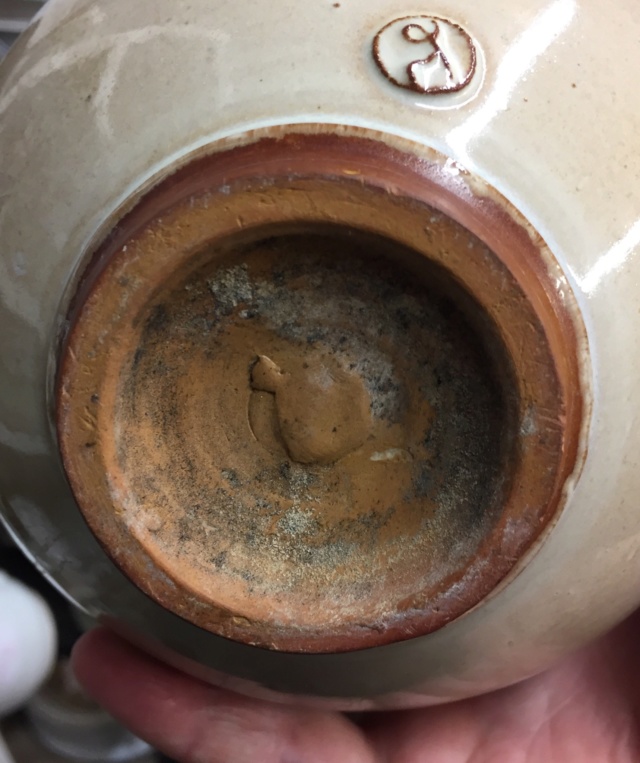 Mystery jug - horse or MP mark?  1a0b2c10