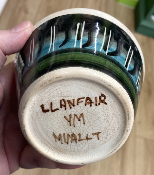 Llanfair ym Muallt Pottery, Builth Wells, Wales 2c878910