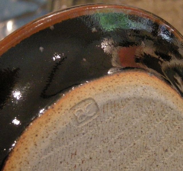 Flower decorated studio stoneware pot, BE mark? - Eeles Pottery? 322d2310