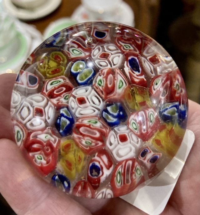 Vintage to recent 20thC Chinese glass paperweights  4ed0c010