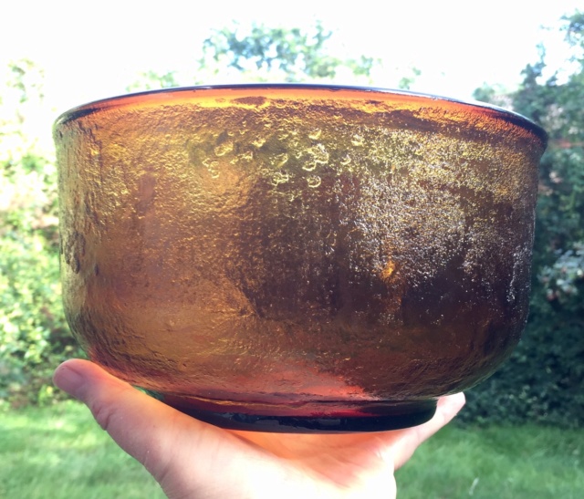 Glass fruit bowl  547dc010