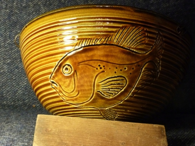 Slipware, sgraffito fish Samye Ling, Eskdalemuir Langholm Dumfries Scotland 57eb1010