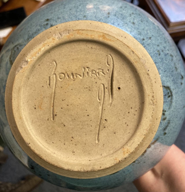 Blue vase with mystery signature, Roundary?   5a0eaa10