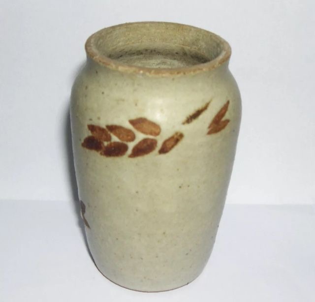 Sheila Wood, Whitstable Potters - sFw or SW mark  837b6510