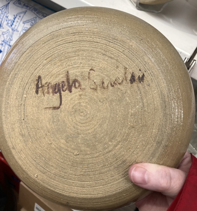 Signed plates, Angela Sinclair?  D31a7410
