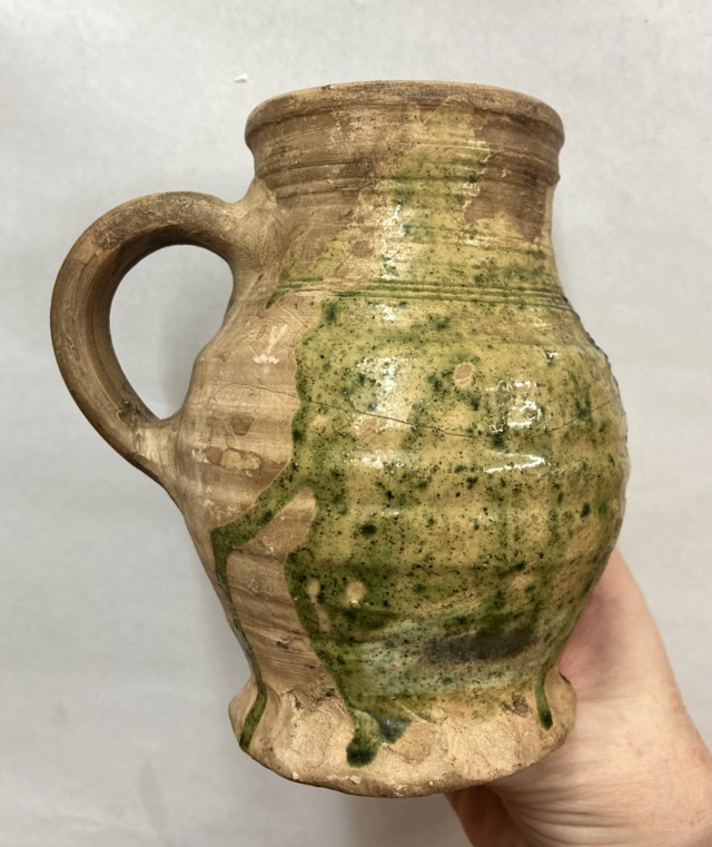 Green Kingston ware figural pot, Andrew MacDonald, The Pot Shop, Lincoln Fa024910