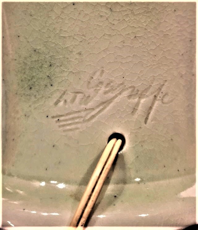 Need help deciphering a signature on a lamp. Lamp_i10