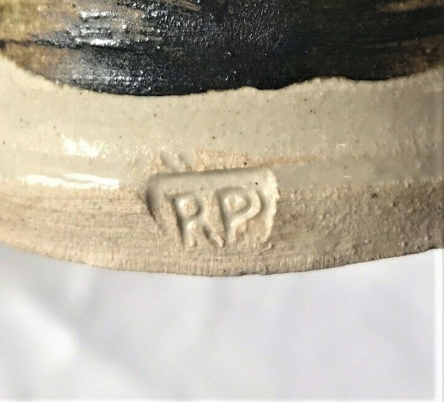 RP mark, Rait Pottery, Scotland Rait510